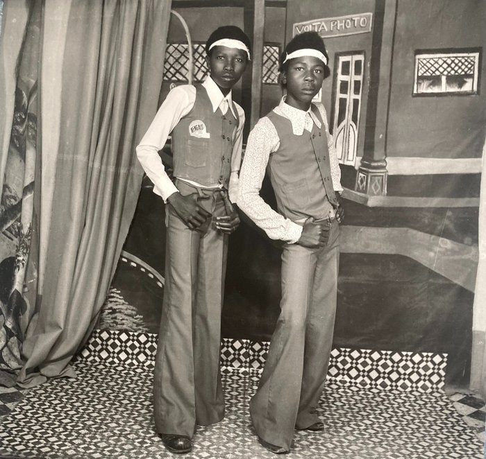 Sanlé Sory - Deux amis en tenue disco (grand format)- 1976
