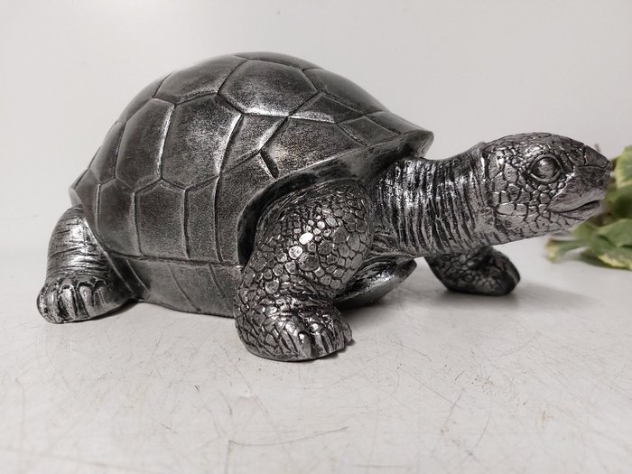 Beeld, beautiful turtle in silver  patina bronze color - 14 cm - polyresin