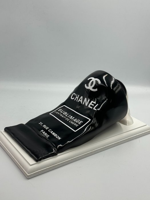 Art Stray-Nos - Chanel sublimage beauty cream .