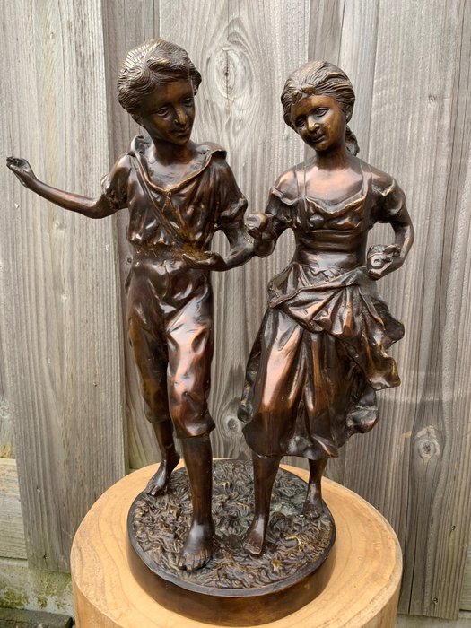 Naar model van Auguste Moreau - Skulptur, Man en vrouw - 48 cm - Bronze
