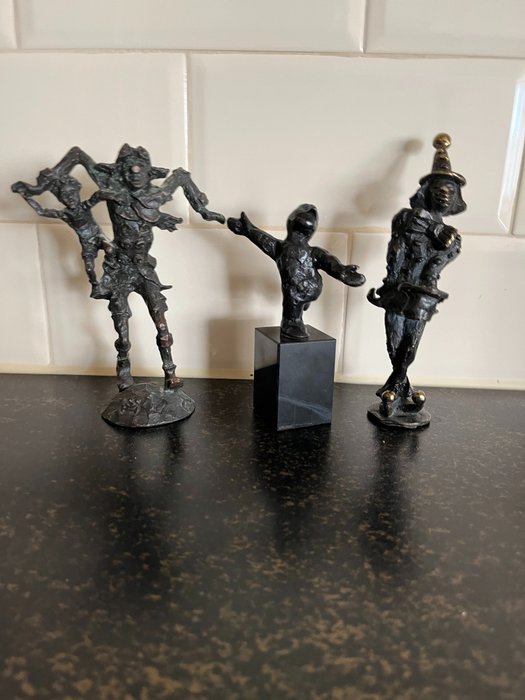 Figurine -  (3) - Bronze (patiniert)