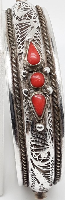 Bracelet - Coral, Silver - Nepal - late 20th century