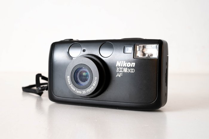 Nikon ZOOM 300 AF 35-70mm Macro Analoge Kamera