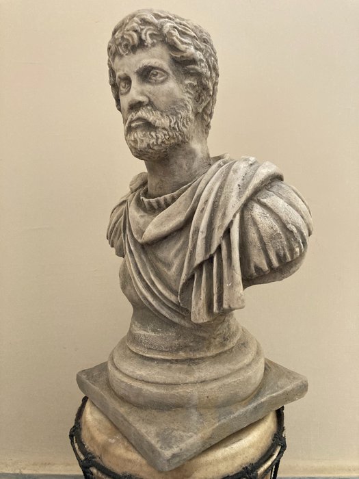 Skulptur, Imperatore Romano Adriano - 41 cm - Gjuten sten