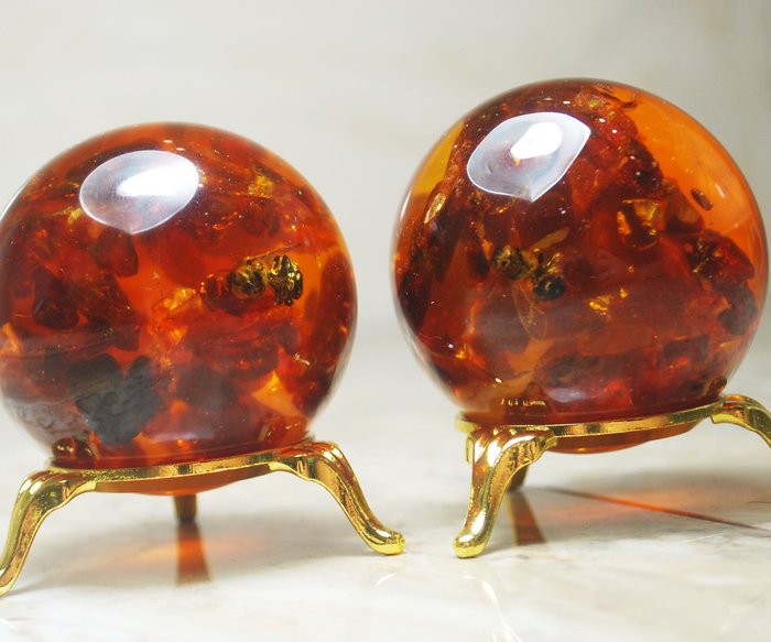 lotto di 2 sfere di ambra baltica - Ambra - Bee inclusion - Meditation - 5 cm - 5 cm  (Senza Prezzo di Riserva)