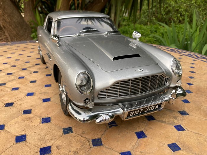 Eaglemoss 1:8 - 1 - Coupémodell - Aston Martin DB5 James Bond 007