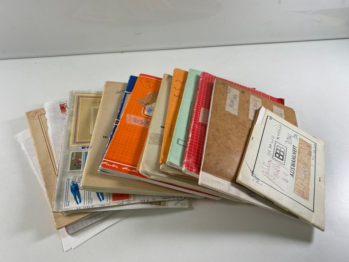 RDA 1945/1980 - RDA : Lot de timbres dans des carnets de sélection anciens