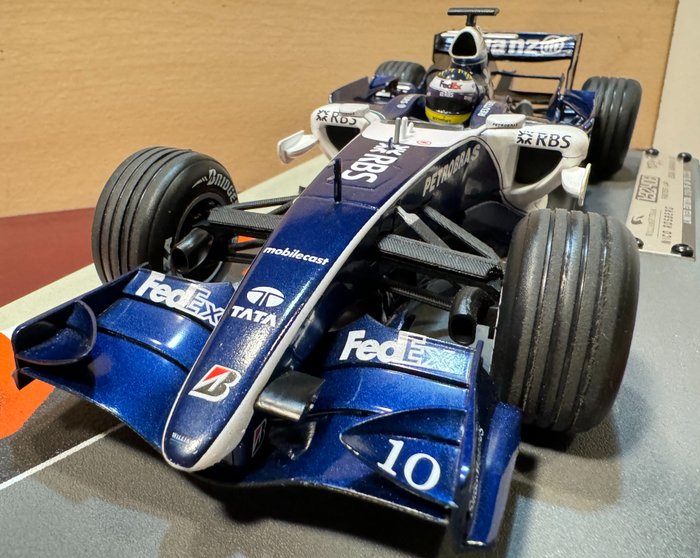 Hot Wheels 1:18 - 1 - Rennwagenmodell - Williams F1 Team FW28 N°10 - Nico Rosbergs Debüt in Bahrain 2006