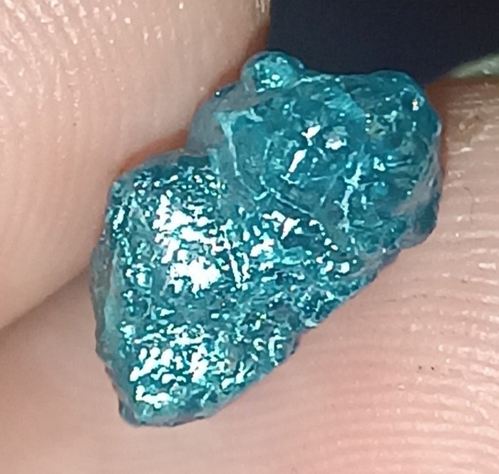 無底價來自非洲的精美 3.58 克拉藍色原石鑽石晶體 。 - 高度: 12 mm - 闊度: 6.7 mm- 0.72 g - (1)