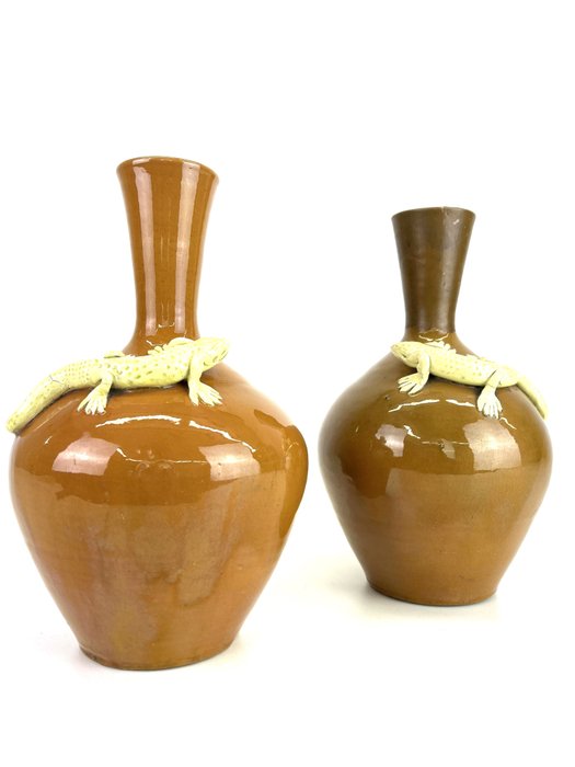 Brannam Pottery - Vas -  Charles Hubert Brannam (1855-1937), ett par ödlavaser från 1880  - Lergods
