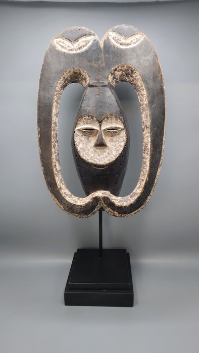 magnífica máscara - kwele - Gabón  (Sin Precio de Reserva)