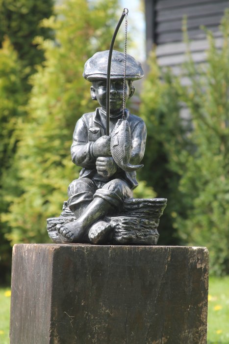 Skulptur, de kleine visser - 50 cm - mgo
