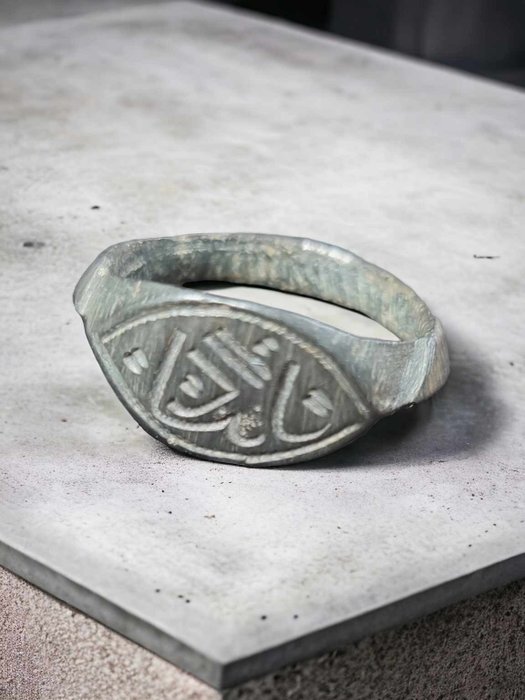 中世紀前期 青銅色 戒指  (沒有保留價)
