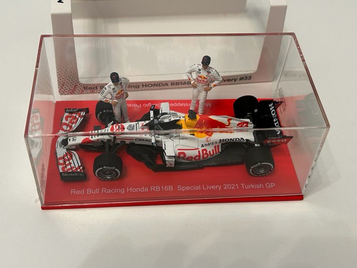 Spark 1:43 - 1 - Machetă mașină - Max Verstappen GP Turkije 2021 -  RB16B - Limited edition diorama