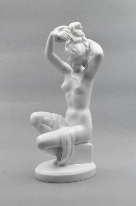 Herend - Lux Elek (1884-1941) - 雕塑, Hair adjust nude woman - 38 cm - 瓷