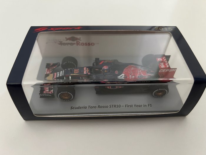Spark 1:43 - 1 - Model samochodu - Max Verstappen STR10 - Toro Rosso - 2015 first year in F1