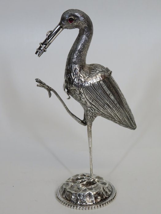 J. de Vries, Leeuwarden/Assen - Zilveren ooievaar met slang tafelstuk, 1924 - Figur - Silber