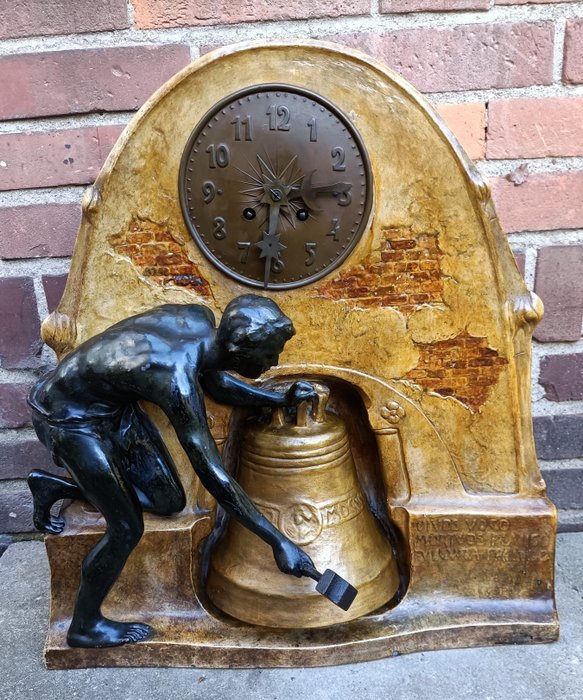 雕像壁爐架座鐘 - Friedrich Goldscheider omstreeks 1900 - 新藝術風格 - 赤陶/木 - 1900-1910
