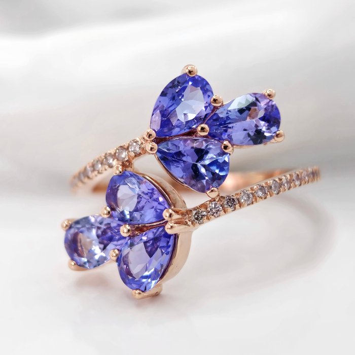 *no reserve* 2.60 ct Blue Tanzanite & 0.20 ct N.Fancy Pink Diamond Ring - 3.84 gr - 14 kt Roségold - Ring - 2.60 ct Tansanit - Diamant
