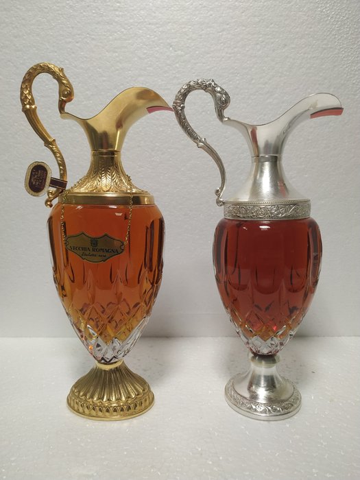 Vecchia Romagna Buton - Etichetta Nera - Decanter & Gold 24 Carat Plated Decanter  - b. 1960er Jahre, 1970er Jahre - 50 cl - 2 flaschen