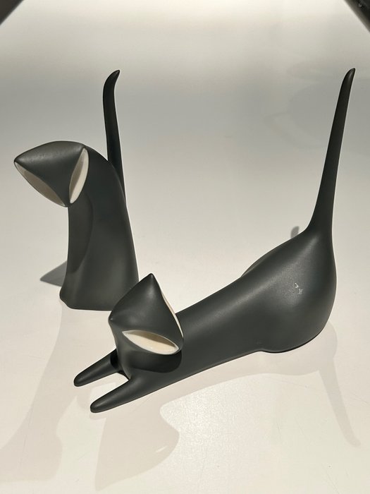 Royal Dux Porzellan-Manufaktur - Jaroslav Jezek - Figur  (2) - Porslin