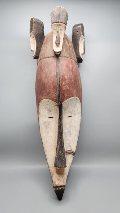 superb mask of Justice - fang Ngil - Gabon  (No Reserve Price)