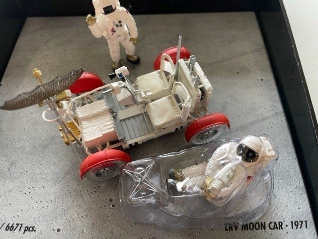 MiniChamps 1:43 - 1 - 模型車 - Moon Car 1971 Apollo