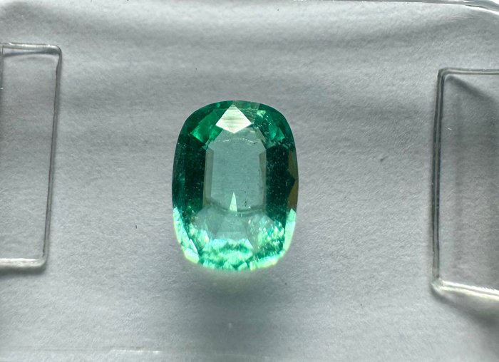 Verde azulado Esmeralda - 0.67 ct