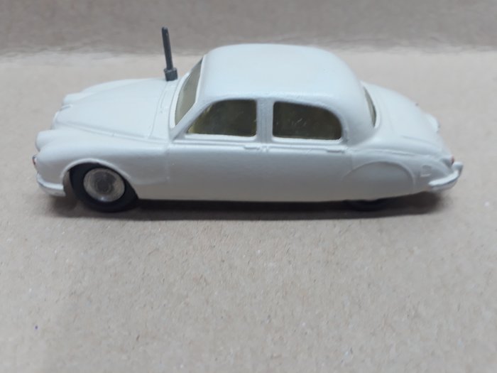 Corgi 1:43 - 1 - 模型汽车 - Jaguar 2.4
