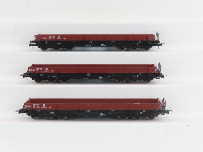Brawa H0 - 2025 - Modellbahn-Güterwagenset (1) - 3-teiliges Set mit 6-achsigen Flachwagen Bauart RRym - DR (DDR)