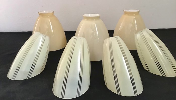 Lamp ornament (7) - Vintage lampshades in glass