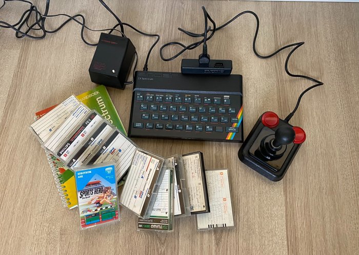 Sinclair - Original ZX Spectrum 48K With 11 Game Cassettes - Videopelikonsoli