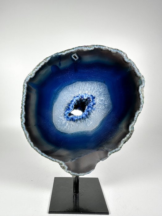 Agate with rock crystal geode on stand Geode - Hoogte: 160 mm - Breedte: 130 mm- 715 g
