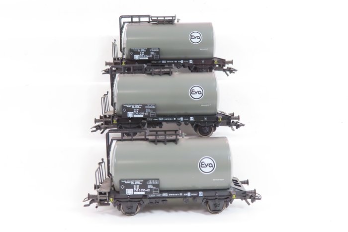 Märklin H0 - 4854 - Ensemble de wagons de marchandises pour trains miniatures (1) - Coffret de 3 wagons-citernes 'Eva' - DB
