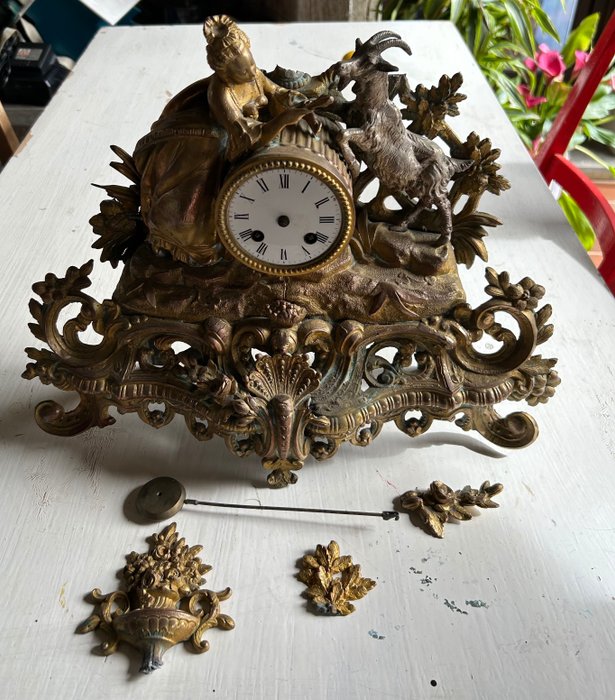 控制台时钟 - 铁（铸／锻）, 黄铜 - 1850-1900