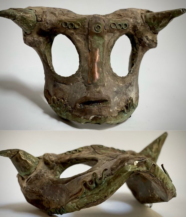 Máscara de chamán tántrico de doble cuerno - Tharu - Nepal  (Sin Precio de Reserva)