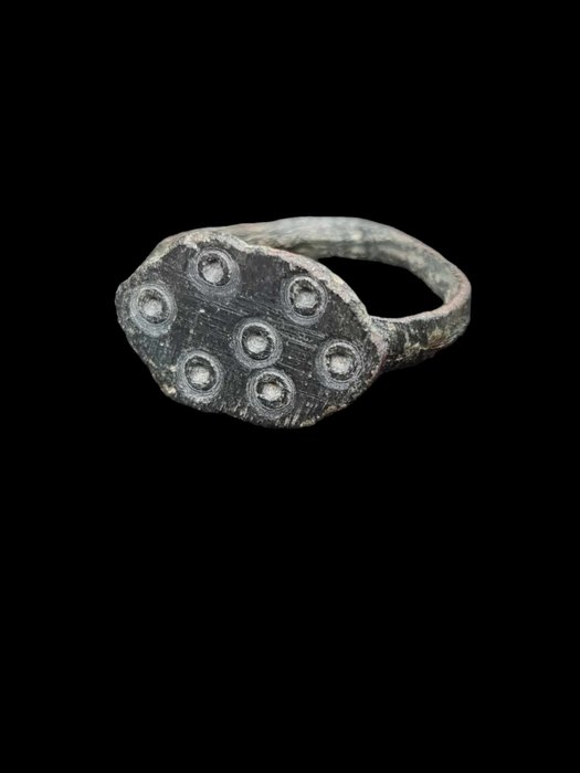 后罗马时期／拜占庭早期 黄铜色 戒指  (没有保留价)