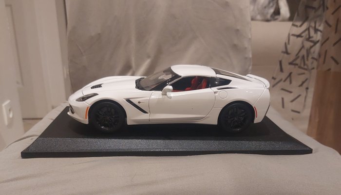 Maisto 1:18 - 1 - 模型汽车 - Corvette stingray Z51
