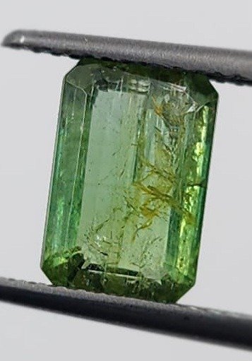 yellowish green greenlite - 2.72 ct