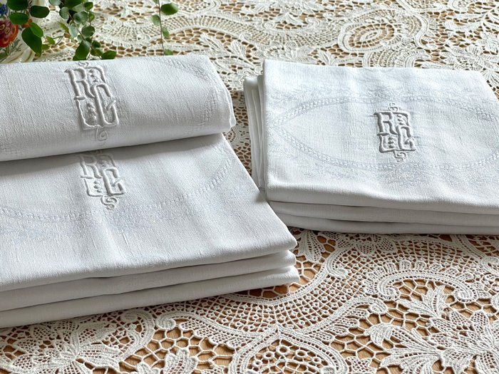  (7) 法式桌布。 7張漂亮的餐巾。 “RG”字母組合。手工刺繡。 - 餐巾 - 59 cm - 51 cm