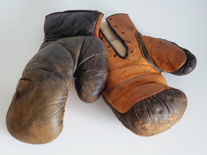 1940 - 拳击手套
