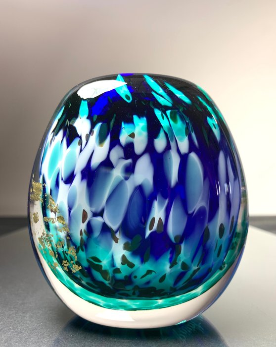 Maxence Parot - Vase -  Einzigartige Kobaltvase in Opal- und Goldfarben  - Glas