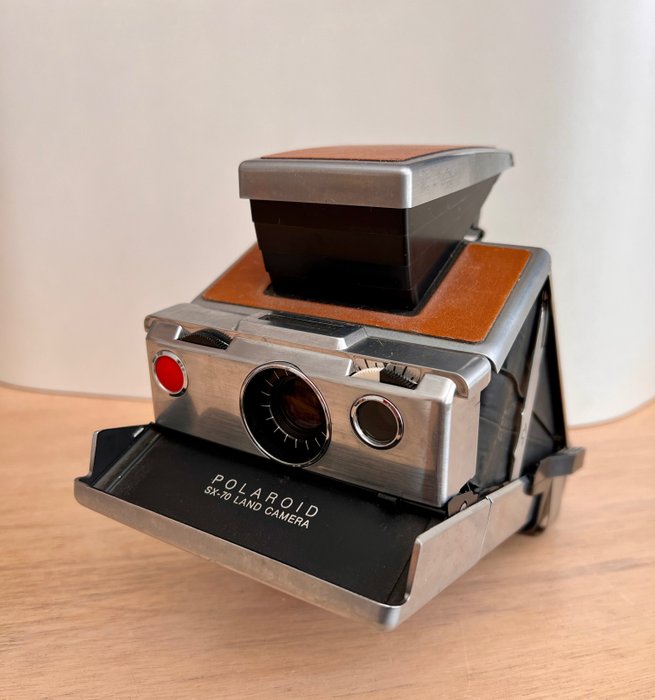 Polaroid SX 70- Land Camera with tripod clamp. Cameră instant