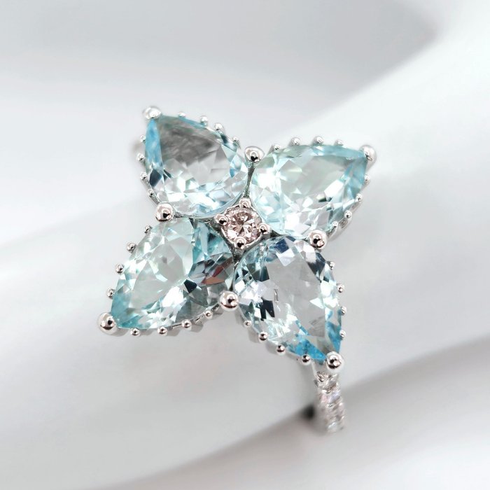 *no reserve* 2.60 ct Blue Aquamarine & 0.12 ct N.Fancy Pink Diamond Ring - 2.88 gr - 14 kt. Valkokulta - Sormus - 2.60 ct Akvamariini - Timantti