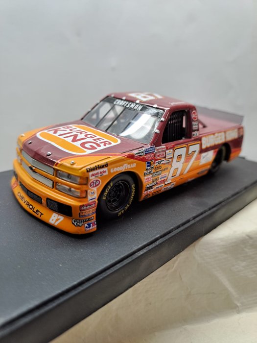 Vitesse 1:43 - Coche a escala - 1996 Chevrolet Silverado - Serie de camiones de NASCAR