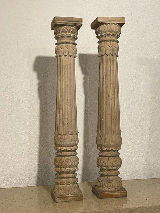 Duas colunas - Arenito - Índia - século 19