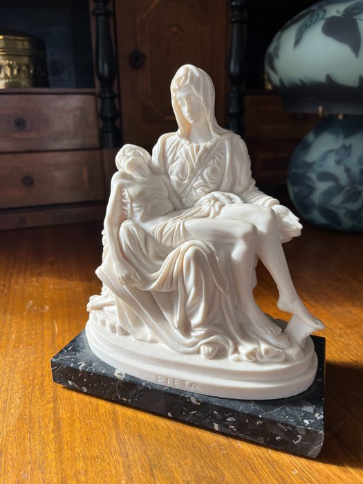 宗教和精神物品 - 聖母憐子圖 - 大理石, 瓷器 - 1980-1990