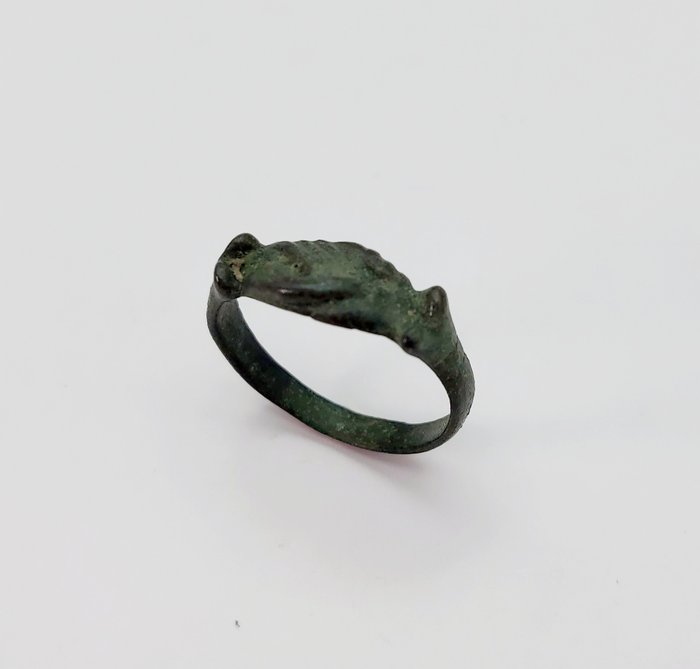 Mittelalterlich Bronze Ring mit verschränkten Händen  (Ohne Mindestpreis)