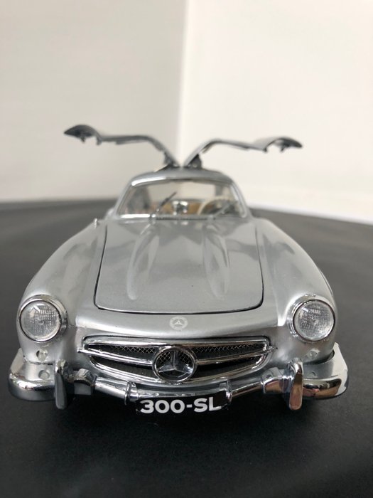 Franklin Mint 1:24 - Miniatura de coupé - Mercedes-Benz 300 SL Gullwing  1954