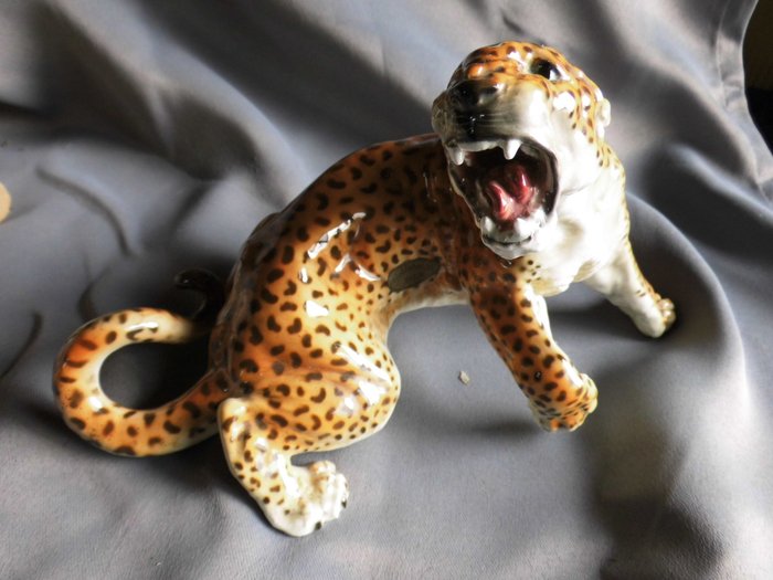 Goldscheider - 小塑像 - Jaguar - 瓷器